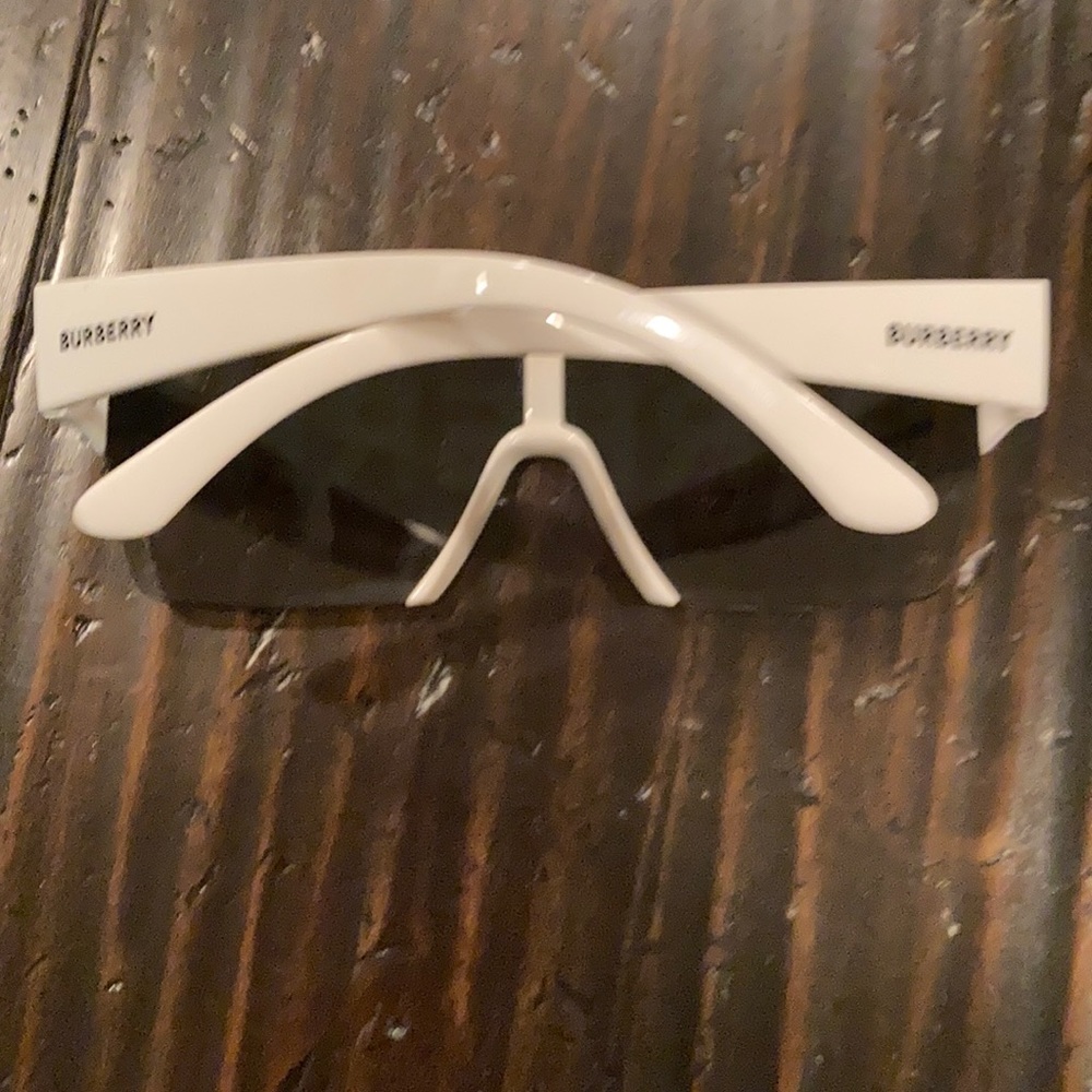 BURBERRY WHITE SUNSHADES!!! 🛍🛍🛍😊😊😊 - Picture 3 of 12